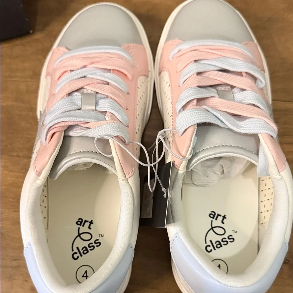 art class Pink and Silver Star Accent Kids Sneakers size 4 NEW